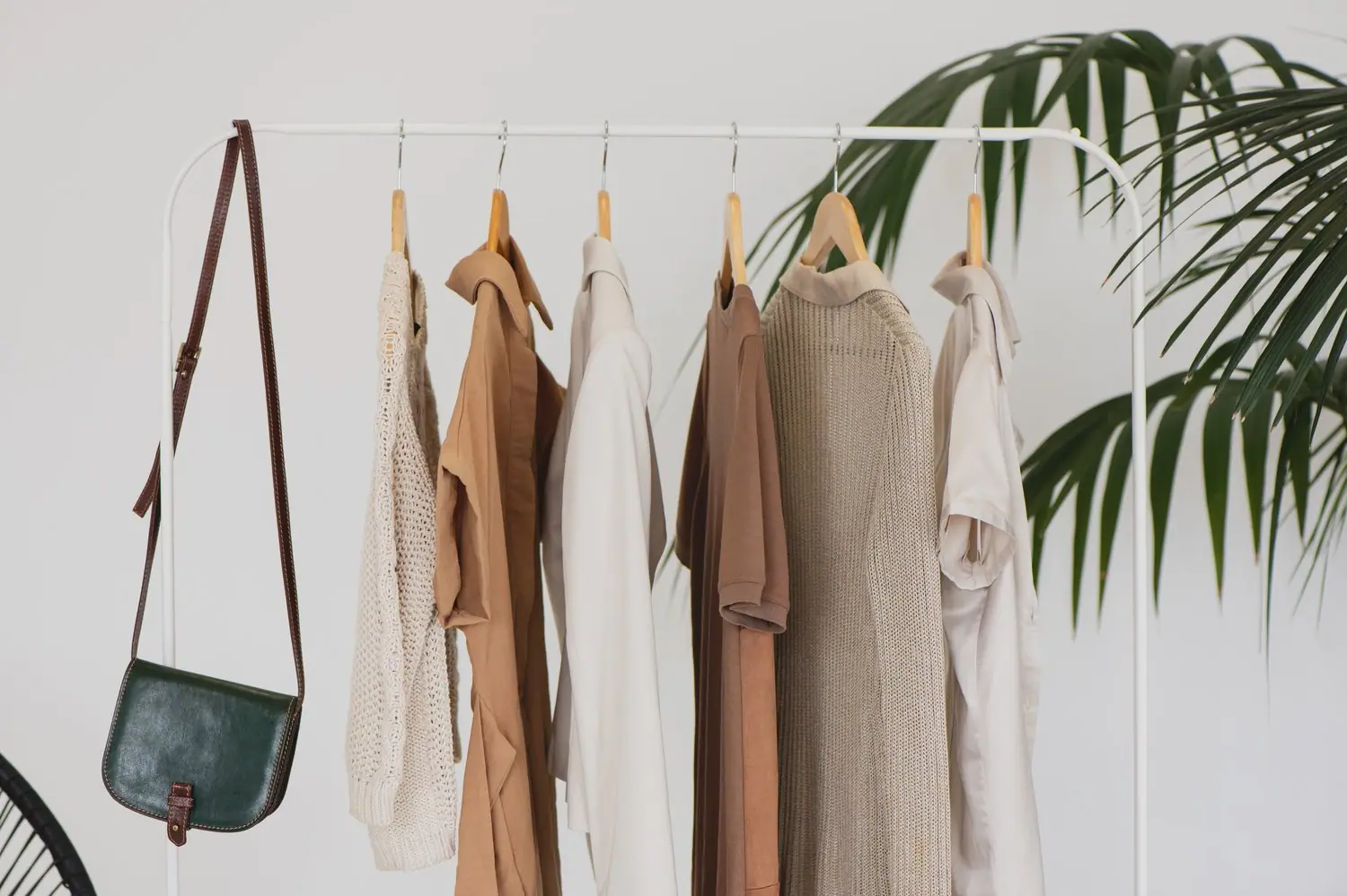 Sustainable fashion w praktyce - jak budować świadomą garderobę