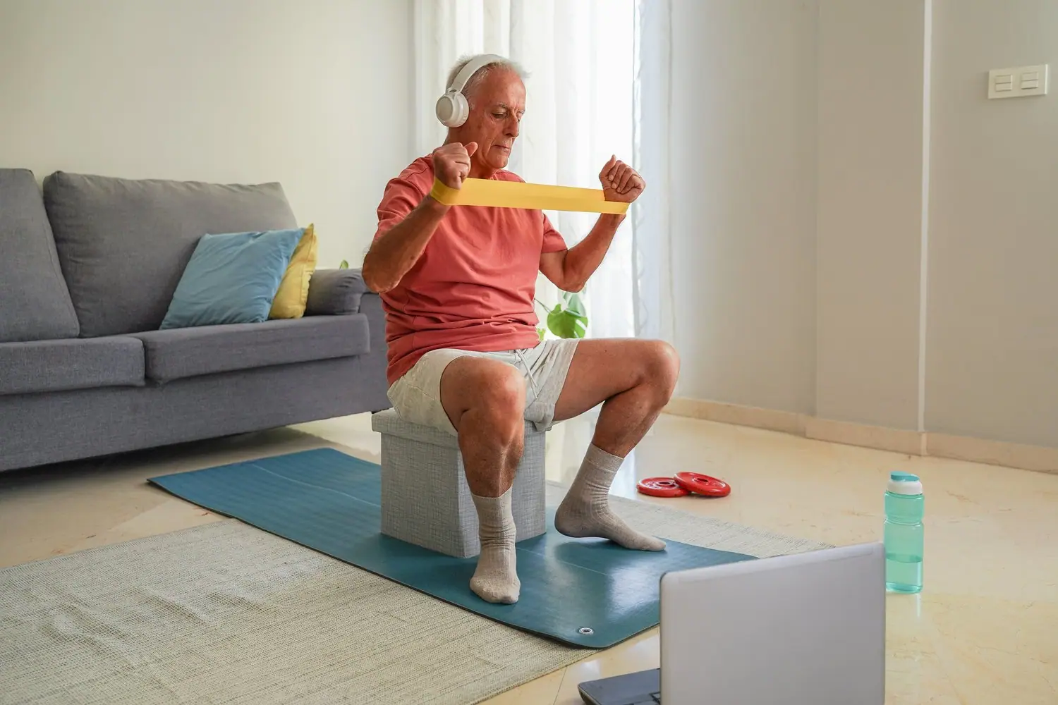 Ćwiczenia na krześle dla seniorów - bezpieczny program